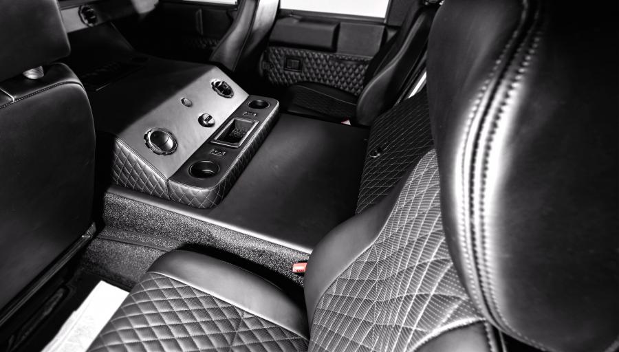 Интерьер Hummer H1 Launch Edition by Mil-Spec Automotive 2019 года  (фото 5 из 16)